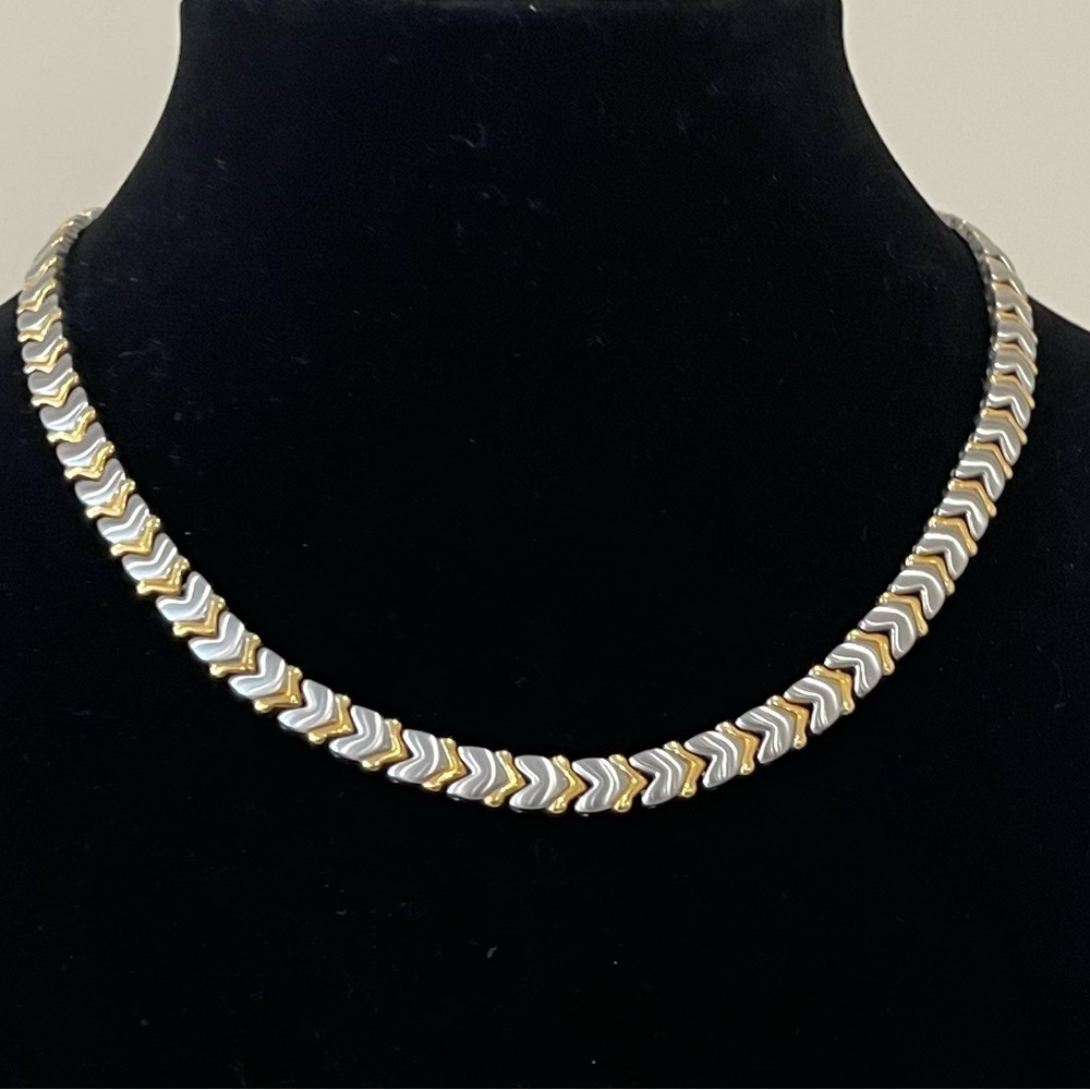 D+Magnet therapeutic two tone necklace.